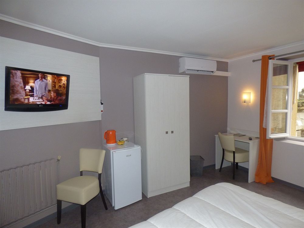 Hotel Du Centre Pierrelatte ภายนอก รูปภาพ