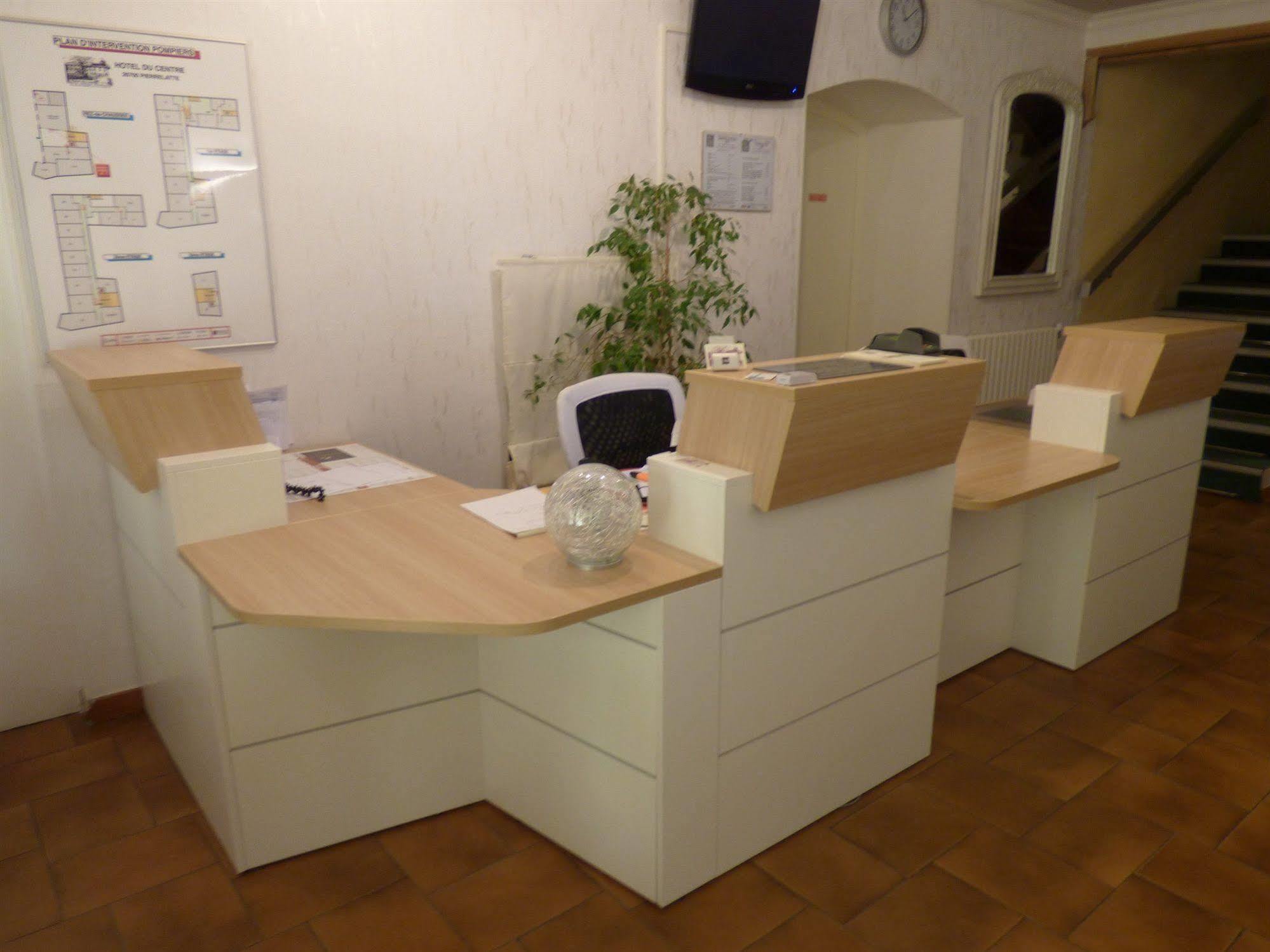 Hotel Du Centre Pierrelatte ภายนอก รูปภาพ